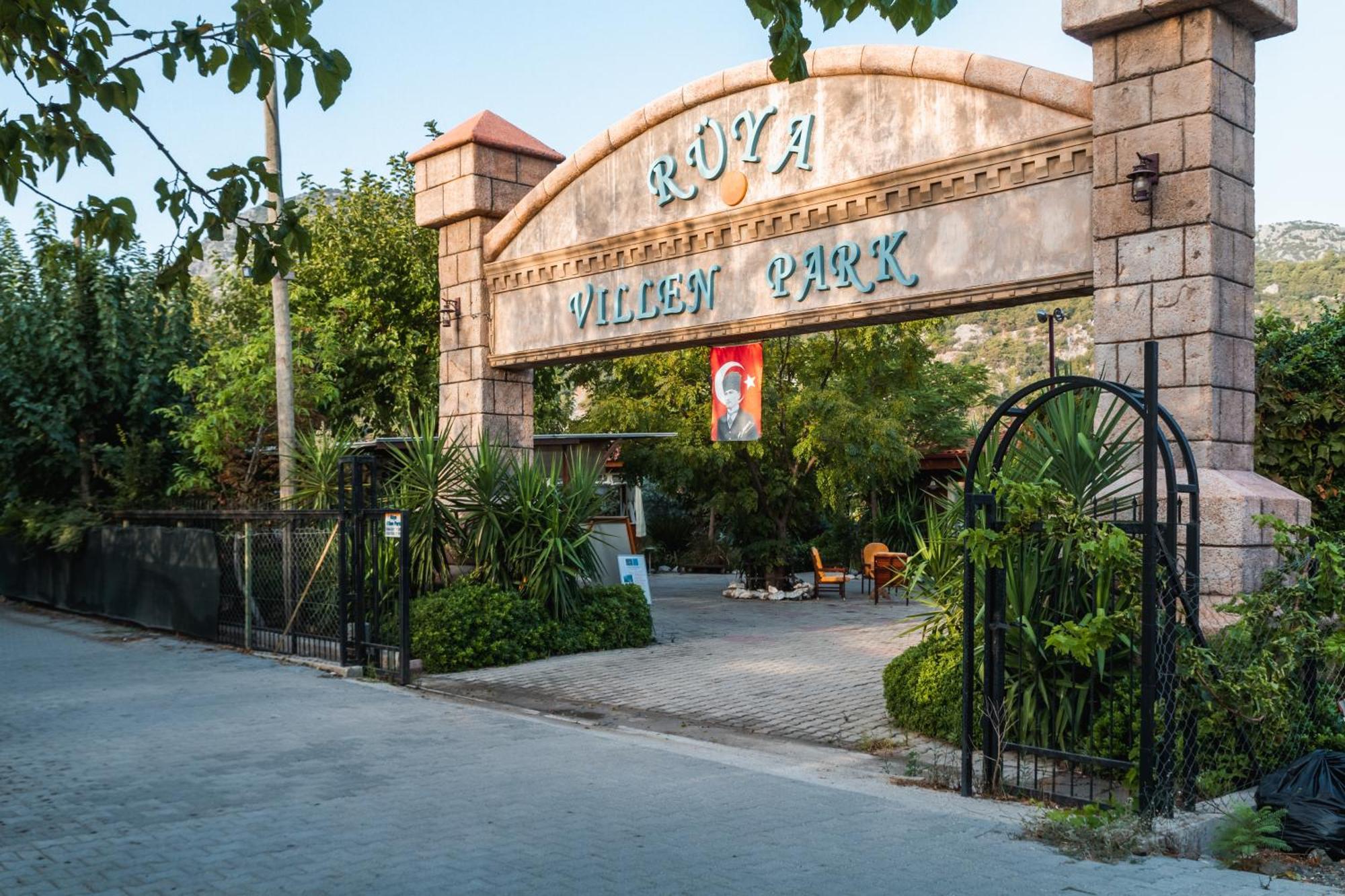 Rueya Villen Park Чирали Экстерьер фото