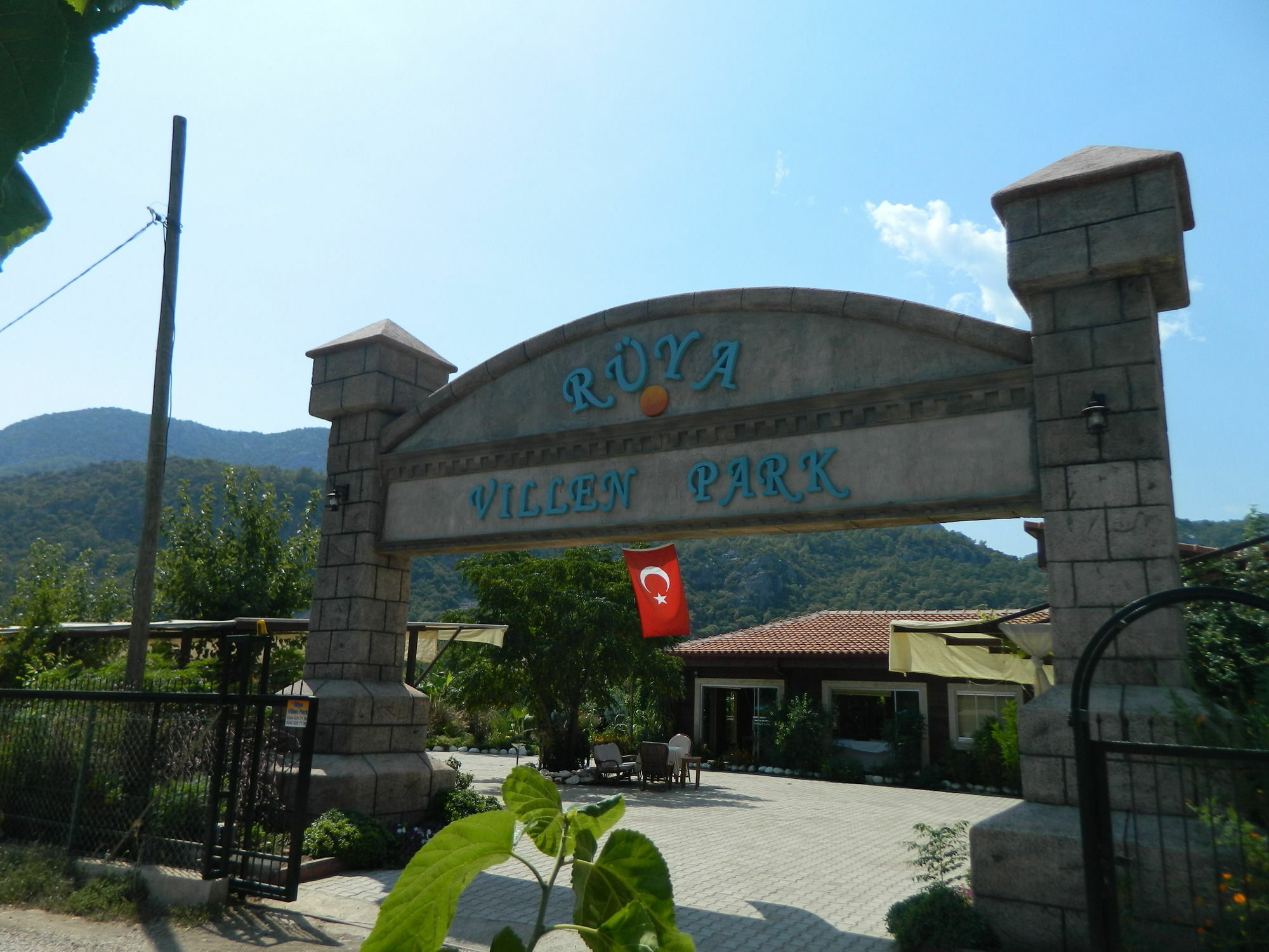 Rueya Villen Park Чирали Экстерьер фото