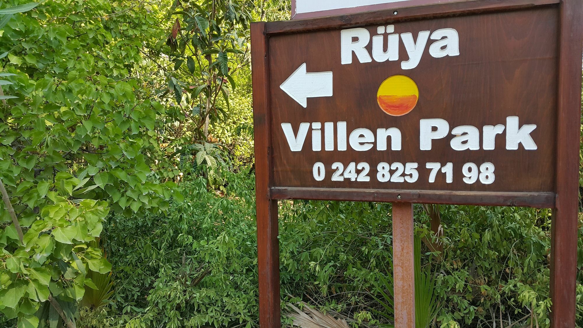 Rueya Villen Park Чирали Экстерьер фото